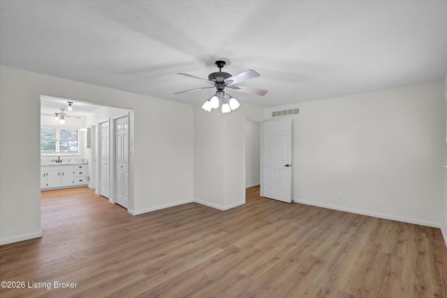 3822 Carriage Hill Dr, Crestwood, KY 40014