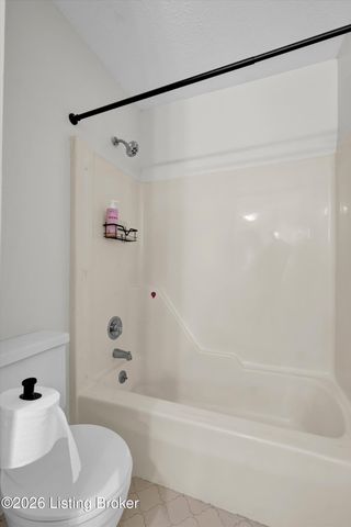 3822 Carriage Hill Dr, Crestwood, KY 40014