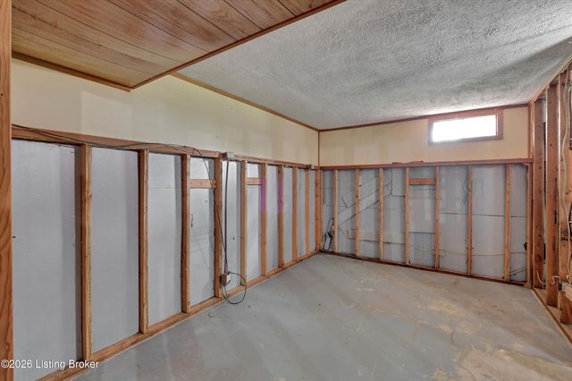 3822 Carriage Hill Dr, Crestwood, KY 40014