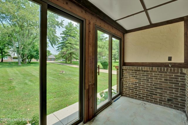 3822 Carriage Hill Dr, Crestwood, KY 40014