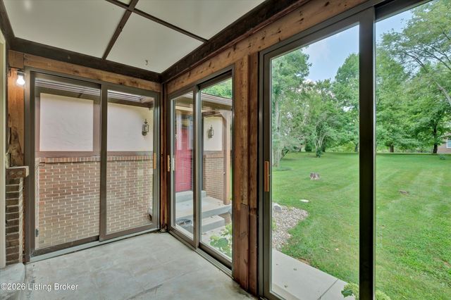 3822 Carriage Hill Dr, Crestwood, KY 40014