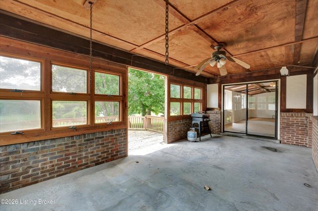 3822 Carriage Hill Dr, Crestwood, KY 40014