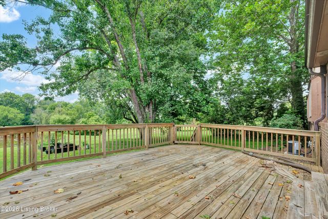 3822 Carriage Hill Dr, Crestwood, KY 40014