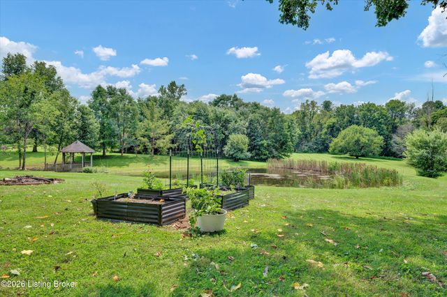3822 Carriage Hill Dr, Crestwood, KY 40014