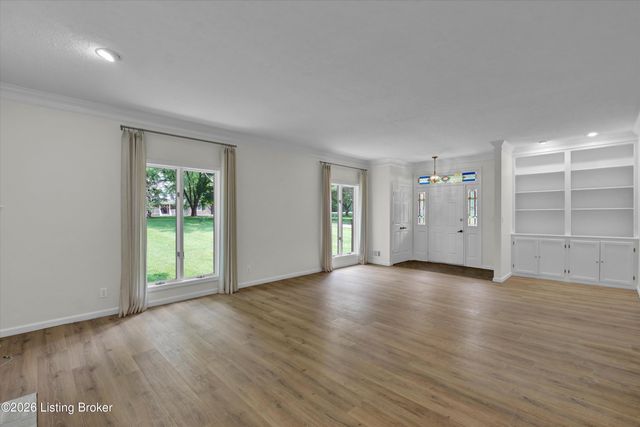 3822 Carriage Hill Dr, Crestwood, KY 40014