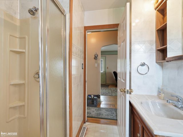 19039 Deering, Livonia, MI 48152