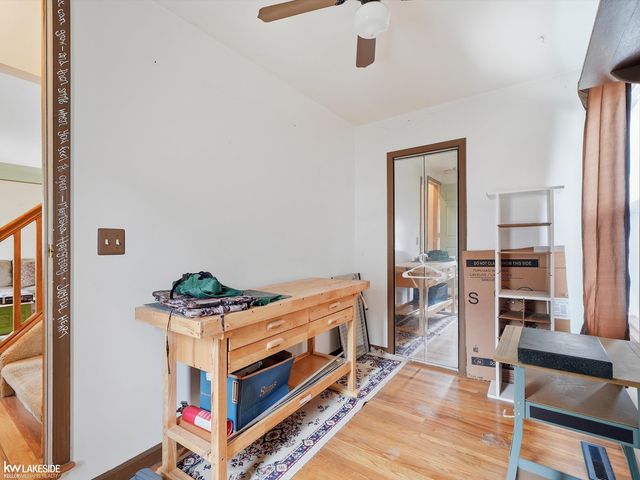 19039 Deering, Livonia, MI 48152