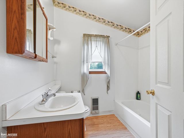 19039 Deering, Livonia, MI 48152