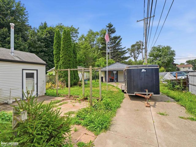 19039 Deering, Livonia, MI 48152