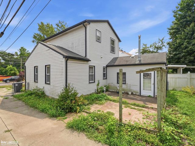 19039 Deering, Livonia, MI 48152
