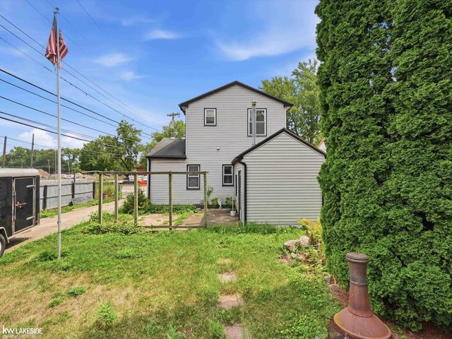 19039 Deering, Livonia, MI 48152