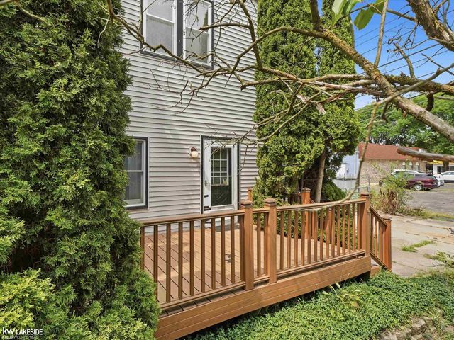 19039 Deering, Livonia, MI 48152