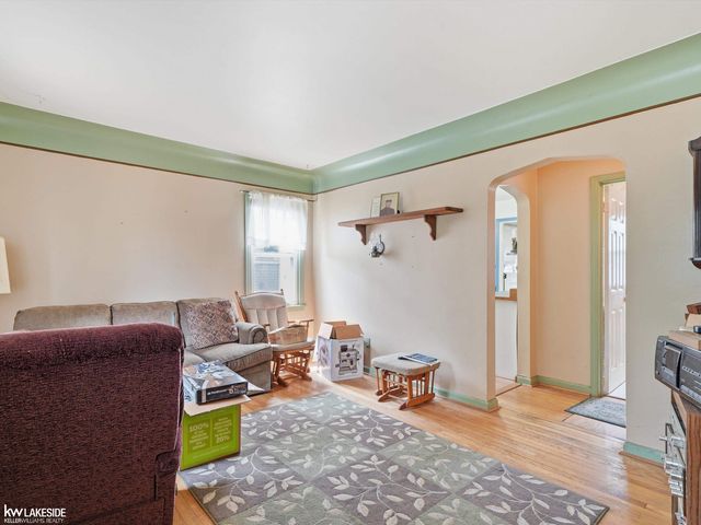 19039 Deering, Livonia, MI 48152