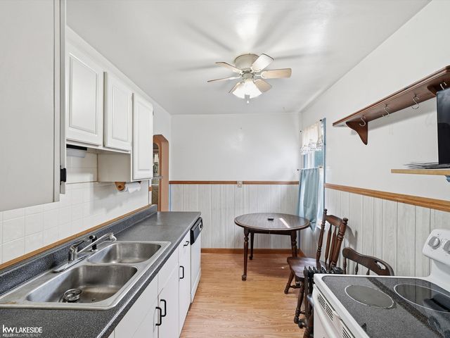 19039 Deering, Livonia, MI 48152
