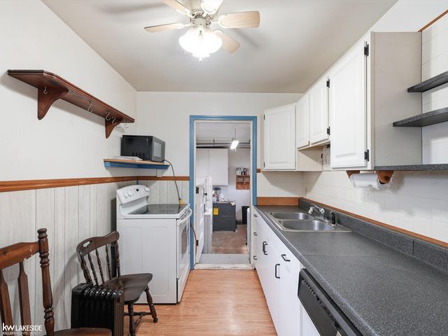 19039 Deering, Livonia, MI 48152