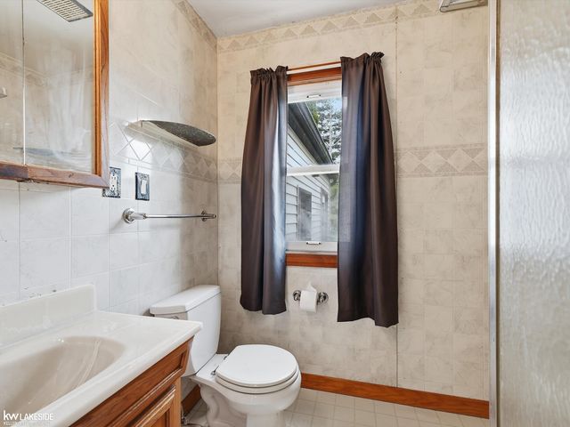 19039 Deering, Livonia, MI 48152
