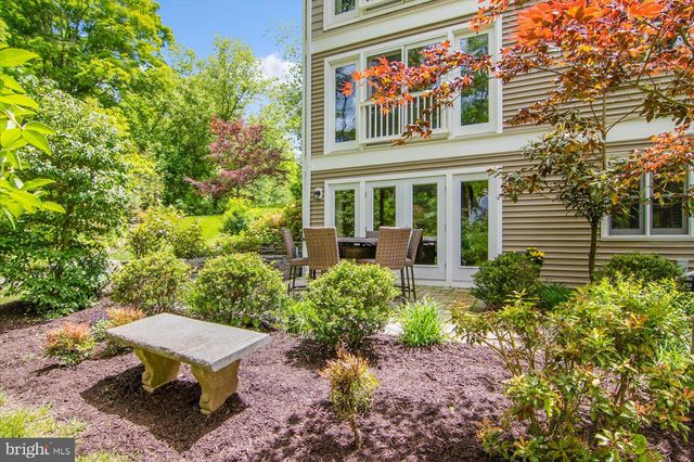 23 ROCK CREEK WOODS DR, Lambertville, NJ 08530