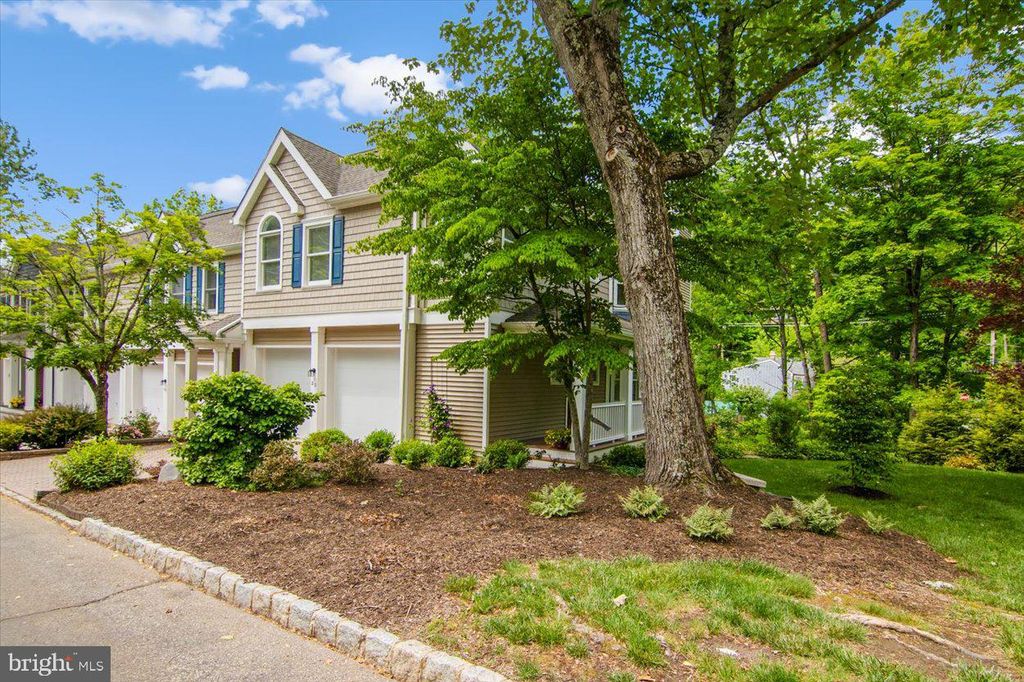 23 ROCK CREEK WOODS DR, Lambertville, NJ 08530
