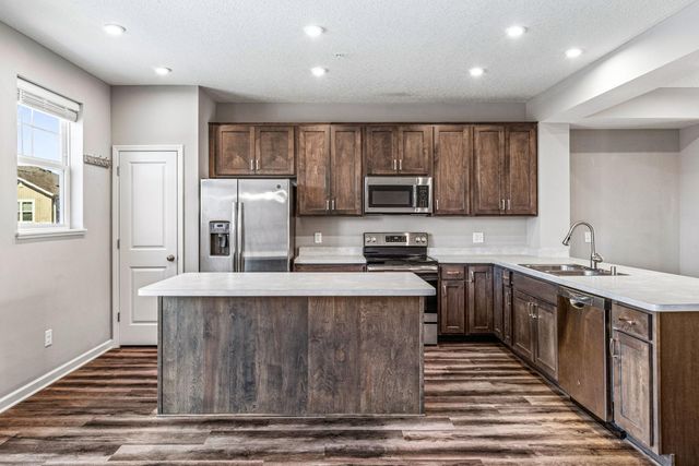 2189 Gateway Hill Road, North Saint Paul, MN 55109