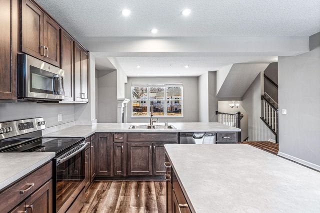 2189 Gateway Hill Road, North Saint Paul, MN 55109