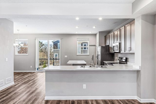 2189 Gateway Hill Road, North Saint Paul, MN 55109