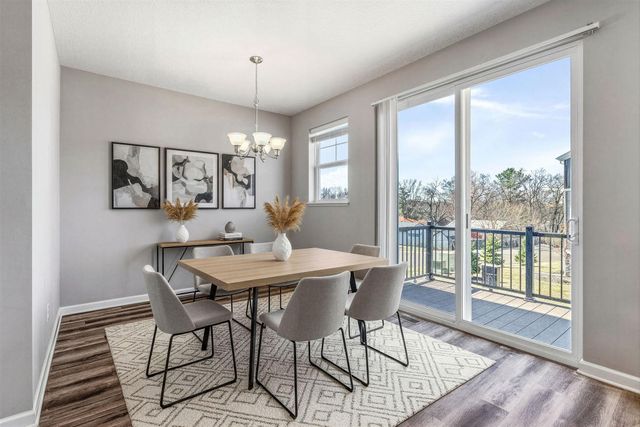 2189 Gateway Hill Road, North Saint Paul, MN 55109