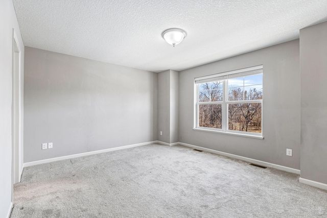 2189 Gateway Hill Road, North Saint Paul, MN 55109