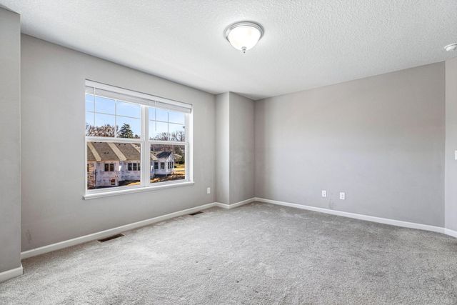 2189 Gateway Hill Road, North Saint Paul, MN 55109