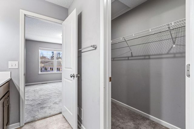 2189 Gateway Hill Road, North Saint Paul, MN 55109