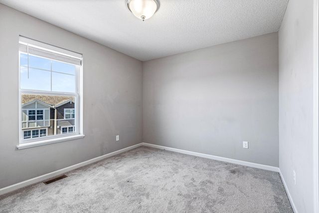 2189 Gateway Hill Road, North Saint Paul, MN 55109