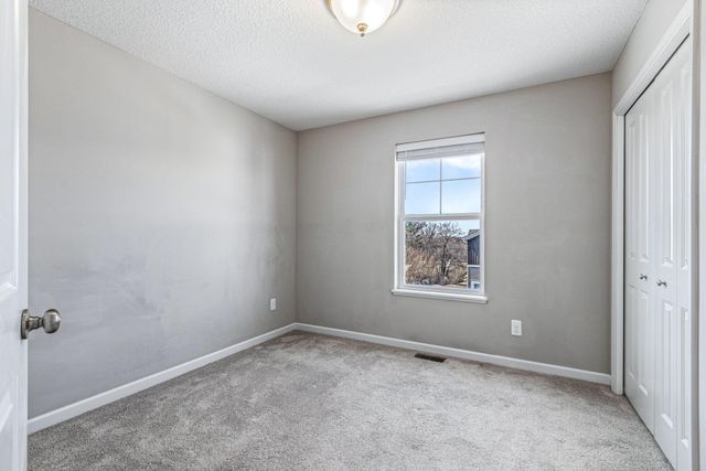 2189 Gateway Hill Road, North Saint Paul, MN 55109