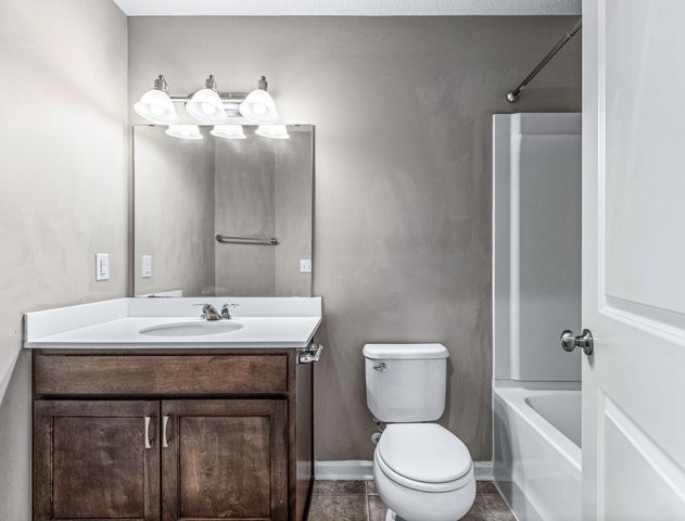 2189 Gateway Hill Road, North Saint Paul, MN 55109