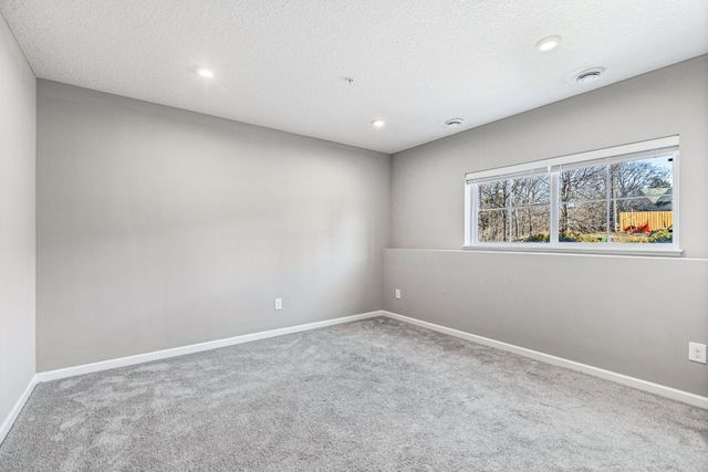 2189 Gateway Hill Road, North Saint Paul, MN 55109