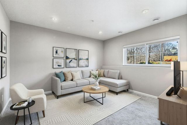 2189 Gateway Hill Road, North Saint Paul, MN 55109