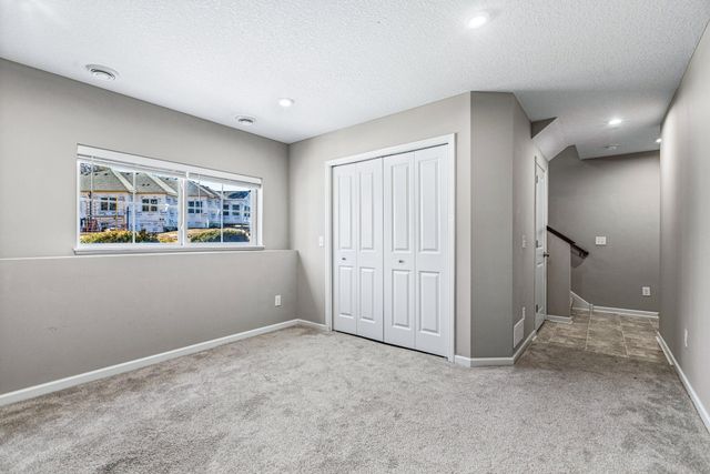 2189 Gateway Hill Road, North Saint Paul, MN 55109