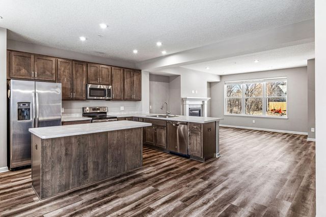 2189 Gateway Hill Road, North Saint Paul, MN 55109