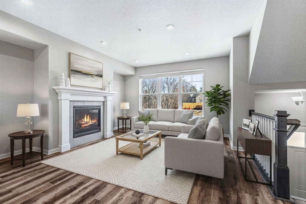 2189 Gateway Hill Road, North Saint Paul, MN 55109