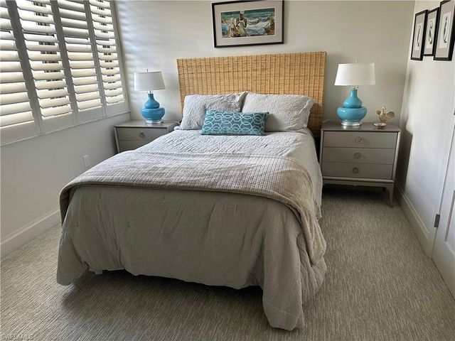 6585 Nicholas BLVD 1105, Naples, FL 34108