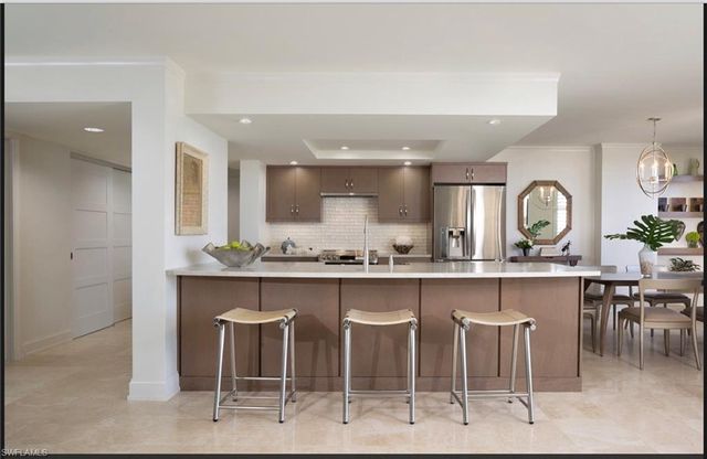 6585 Nicholas BLVD 1105, Naples, FL 34108