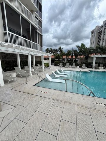 6585 Nicholas BLVD 1105, Naples, FL 34108