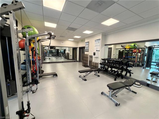 6585 Nicholas BLVD 1105, Naples, FL 34108