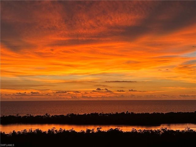 6585 Nicholas BLVD 1105, Naples, FL 34108