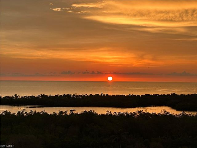 6585 Nicholas BLVD 1105, Naples, FL 34108