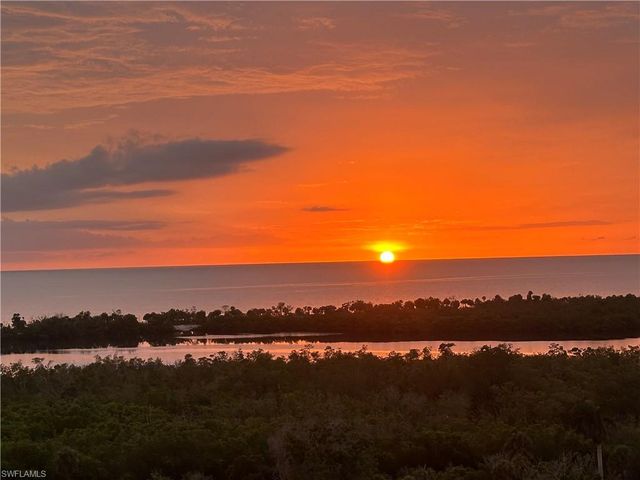 6585 Nicholas BLVD 1105, Naples, FL 34108