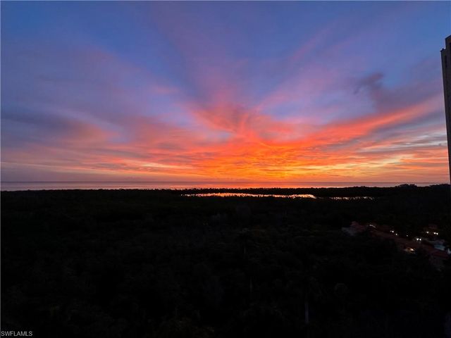 6585 Nicholas BLVD 1105, Naples, FL 34108