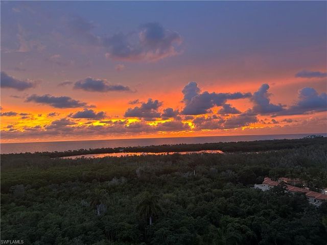 6585 Nicholas BLVD 1105, Naples, FL 34108
