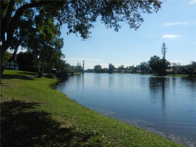 3740 INVERRARY Drive 1E, Lauderhill, FL 33319