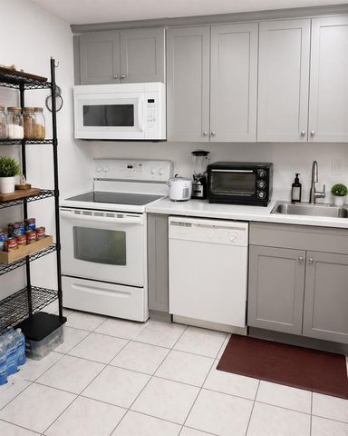 3740 INVERRARY Drive 1E, Lauderhill, FL 33319