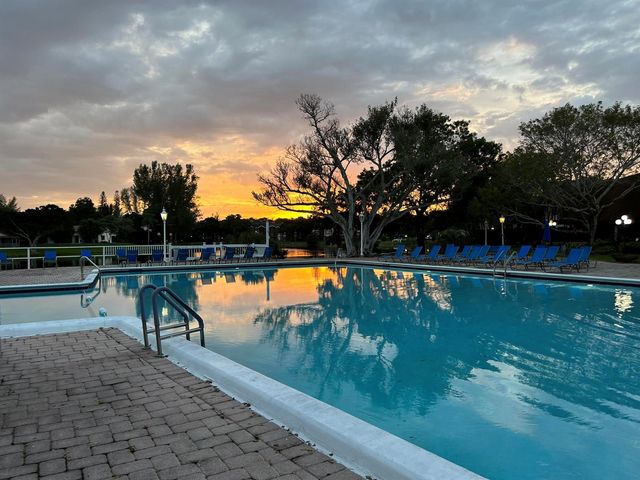 3740 INVERRARY Drive 1E, Lauderhill, FL 33319