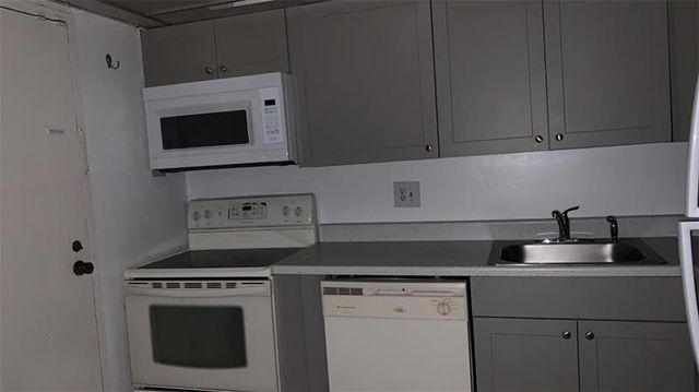 3740 INVERRARY Drive 1E, Lauderhill, FL 33319